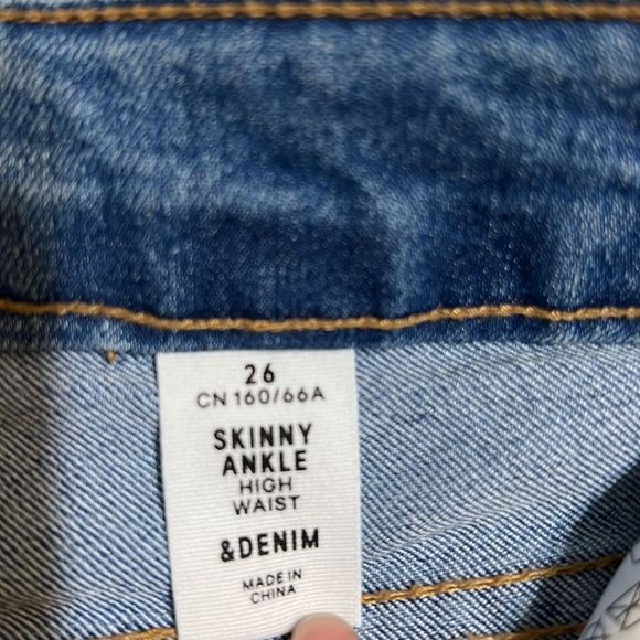 H&M highwaisted jeans - Picture 3 of 4